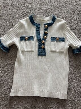 Morgan & Co. White Short-Sleeve Knit Top with Blue Trim and Gold Buttons